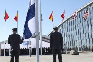 Po NATO skėčiu – vienų viltys, kitų baimės