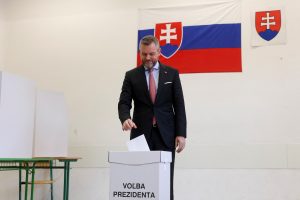 Slovakija renka prezidentą, tvyrant dideliems nesutarimams dėl Ukrainos