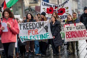 Kaune pražygiavo eitynės „Laisvė Palestinai“: nuo provokacijų saugojo pareigūnai