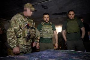 V. Zelenskis apsilankė Ukrainos specialiųjų pajėgų pozicijose prie Bachmuto