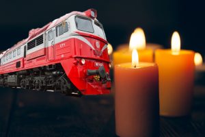 Tragedija Neveronyse: šilumvežis mirtinai sužalojo bėgiais ėjusią moterį