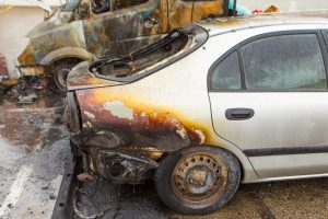 Vilniuje supleškėjo automobilis: ieškomas ir savininkas, ir galimas padegėjas