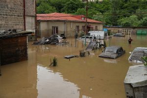 Nuo potvynių nukentėjusiai Armėnijai Lietuva skyrė 100 tūkst. eurų humanitarinės pagalbos