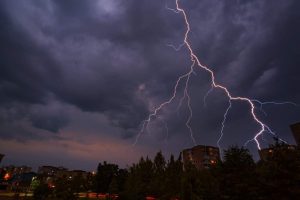 Kasmet žaibai pražudo apie 10 tūkst. žmonių: atskleidžia, ko apie juos dar nežinote