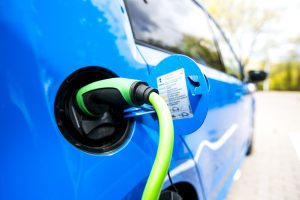 Seime neužteko balsų įteisinti PVM lengvatą įmonių elektromobiliams