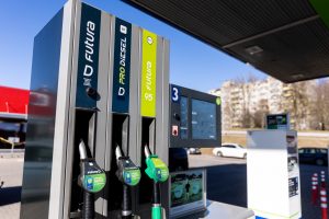 Lietuvos energetikos agentūra: dyzelino vidutinė kaina vis dar tebėra aukštesnė už benzino