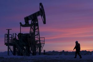 Naftos kaina JAV krenta, rinkos nervinasi dėl delta atmainos