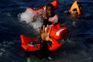 Prie Mauritanijos krantų apvirtus laivui nuskendo mažiausiai 58 migrantai