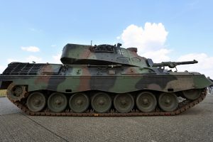 Vokietija perdavė Ukrainai pirmuosius jai skirtus tankus „Leopard 1“