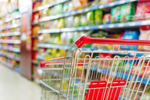 Tyrimas: pigiausių maisto produktų vidutinis krepšelis rugsėjį brango