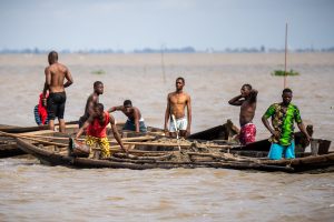 Nigerijos šiaurėje apvirtus laiveliui dingo daugiau kaip 70 žmonių