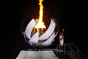 Tokijo olimpinių žaidynių ugnį įžiebė teniso žvaigždė N. Osaka 