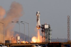 „Blue Origin“ pradėjo įvyksiančią misiją į kosmosą