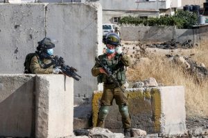 Izraelio pajėgos Vakarų krante nušovė palestinietį