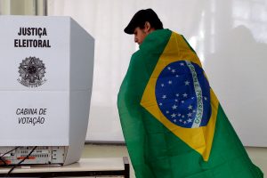 Esamo ir buvusio prezidentų akistata: Brazilijoje prasidėjo antrasis rinkimų turas 