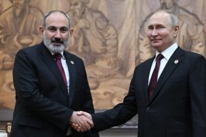 Armėnijos premjeras telefonu kalbėjosi su V. Putinu dėl padėties Kalnų Karabache