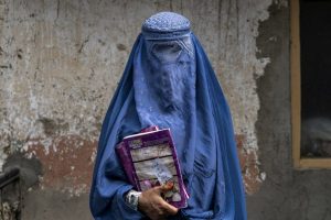JT ragina Talibaną paleisti dvi moterų teisių gynėjas