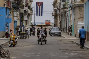ES ragina Kubą išlaisvinti „savavališkai sulaikytus“ protestuotojus