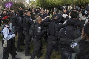 Izraelio policija Jeruzalėje išvaikė prieš iškeldinimus protestavusius palestiniečius