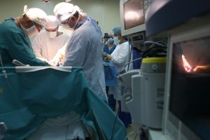 Unikali operacija: žmogui persodino kiaulės inkstą