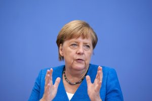 A. Merkel ragina siekti kompromiso teisminiame ginče su Lenkija