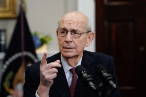 JAV Aukščiausiojo teismo narys S. Breyeris oficialiai pranešė ketinąs atsistatydinti