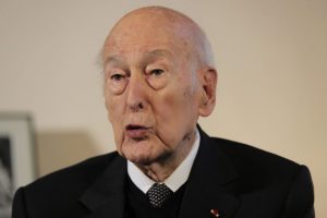 Mirė buvęs Prancūzijos prezidentas V. Giscard d'Estaing`as