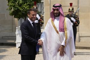 E. Macronas ir Saudo Arabijos faktinis valdovas ragina užbaigti Libano politinį vakuumą