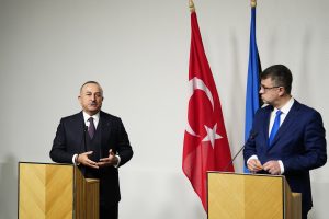 Estų diplomatijos vadovas ragina Turkiją patvirtinti Švedijos ir Suomijos narystę NATO