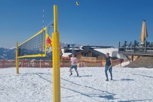 Europos sniego tinklinio ture Austrijoje – galingas lietuvių startas