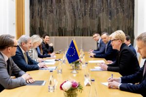 Premjerė ragina numatyti papildomą paramą Ukrainai peržiūrint ES biudžetą
