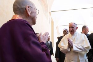Popiežius pasaulio religijų vadovų susitikime: karo Dievo nėra
