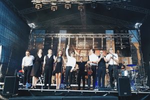 „Colours of Bubbles“ vasara: anšlaginiai koncertai ir pasirodymas Trakų pilyje