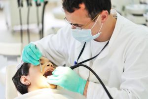 Rekordas: ištraukto ilgiausio žmogaus danties ilgis – 37,2 mm