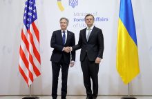 Suintensyvėjus Rusijos puolimui, JAV paskelbė apie 2 mlrd. dolerių vertės karinę pagalbą Ukrainai