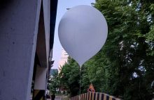 Pietų Korėja dėl balionų su šiukšlėmis visiškai sustabdė karinį susitarimą su Šiaurės Korėja