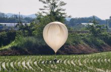 Šiaurės Korėja į Pietus pasiuntė balionus su „šiukšlėmis, išmatomis“