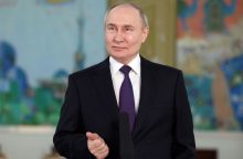 V. Putinas tvirtina Ukrainoje veikiant Vakarų karinius instruktorius