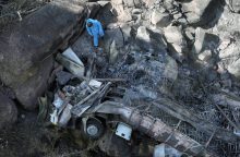Tragiška autobuso avarija: žuvo 45 žmonės, išgyveno tik aštuonerių metų mergaitė