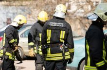 Savaitgalis ugniagesiams gelbėtojams buvo darbingas: degė namai, automobiliai ir žemės ūkio technika