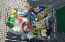 Įsibėgėja kainų augimas: birželį brango pigiausių maisto produktų vidutinis krepšelis