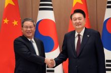 Kinijos ir Japonijos premjerai atvyko į Seulą dalyvauti aukščiausiojo lygio susitikime