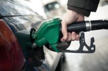 Dyzelinių automobilių vairuotojams – džiugios žinios: kainuoja pigiau už benziną