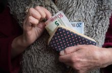Senolė kreipėsi į policiją: artimiesiems daviau pasaugoti 110 tūkst. eurų ir jų neatgaunu