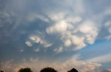 Lietuvoje be vasariškų liūčių ir perkūnijų užfiksuoti rečiau pastebimi debesys