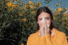 Pavasario prakeiksmas – alergija žiedadulkėms: kaip palengvinti simptomus be medikamentų?